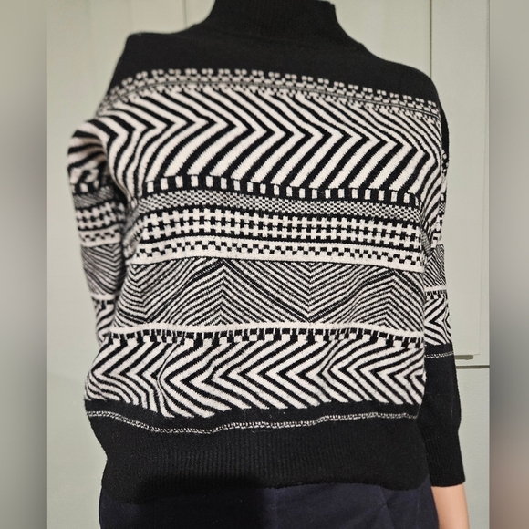 CYRUS Black & White Geometric Knit Mock Neck Sweater | Petite Small - Picture 4 of 14